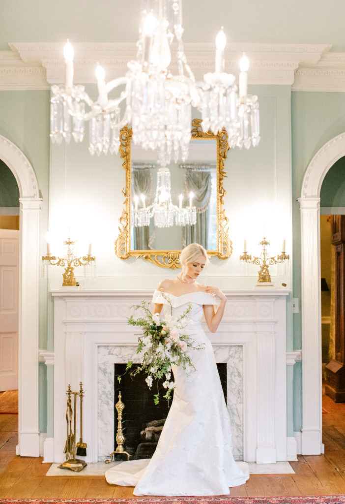 Lowndes Grove wedding photographed by wedding photographers in Charleston Amy Mulder Photography.