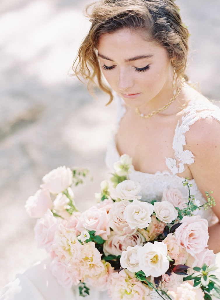 Blush toned wedding bouquet at Lowndes Grove wedding photographed by wedding photographers in Charleston Amy Mulder Photography.