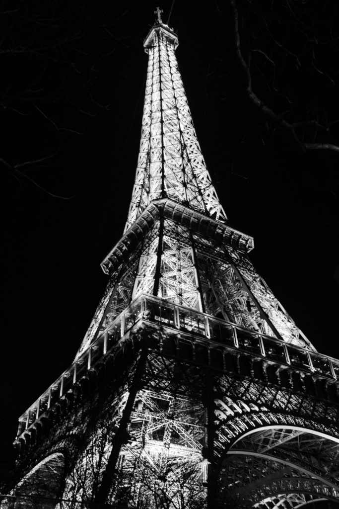 Eiffel tower in Paris France in black and white at night time all lit up. Photographed by Wedding photographers in France, Amy Mulder Photography