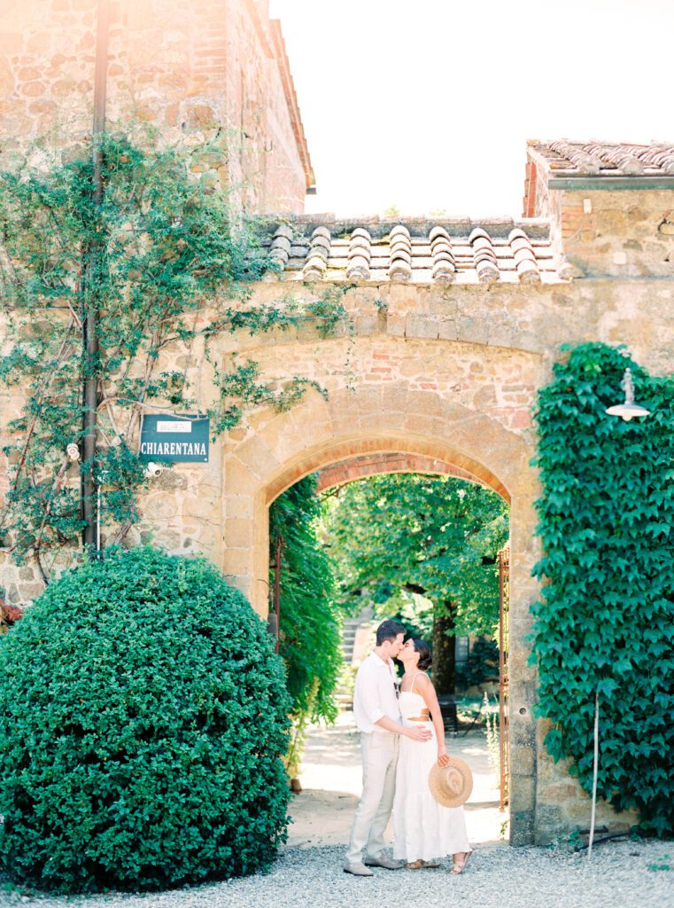 Tuscany pre-Wedding photos photographed by Italy wedding photographer 